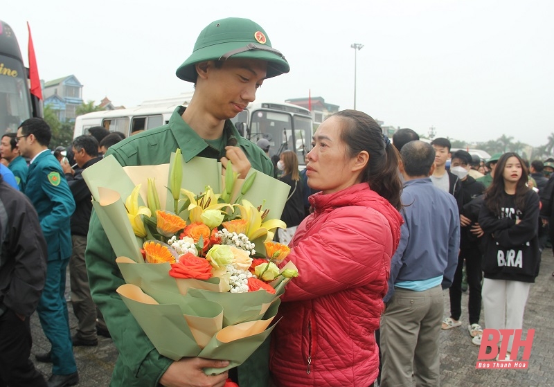 Xúc động ngày lên đường