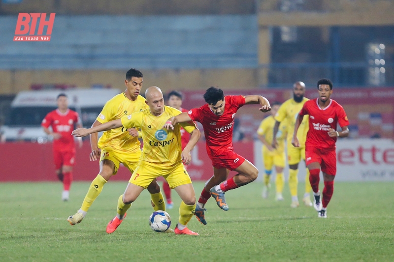 Điểm nhấn vòng 8 V.League 1: Sao trẻ xứ Thanh tỏa sáng và nhà ĐKVĐ thị uy sức mạnh