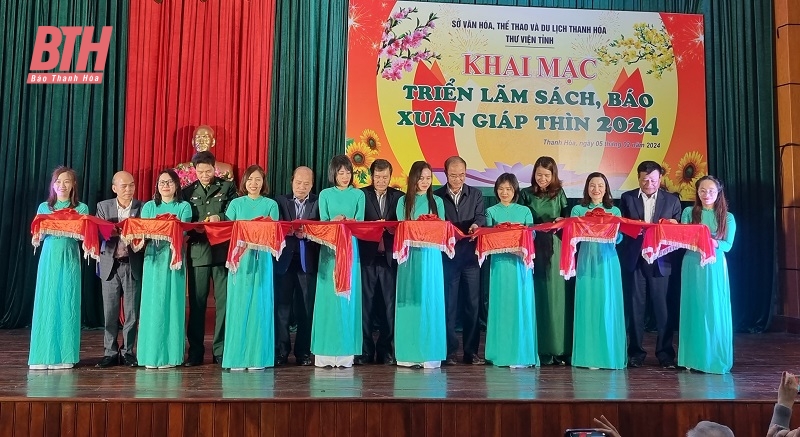 Khai mạc Triển lãm sách, báo Xuân Giáp Thìn 2024