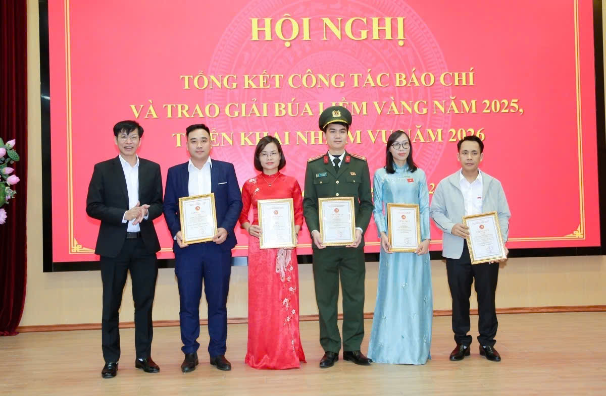 Tổng kết c&ocirc;ng t&aacute;c b&aacute;o ch&iacute; v&agrave; trao Giải B&uacute;a liềm v&agrave;ng năm 2025